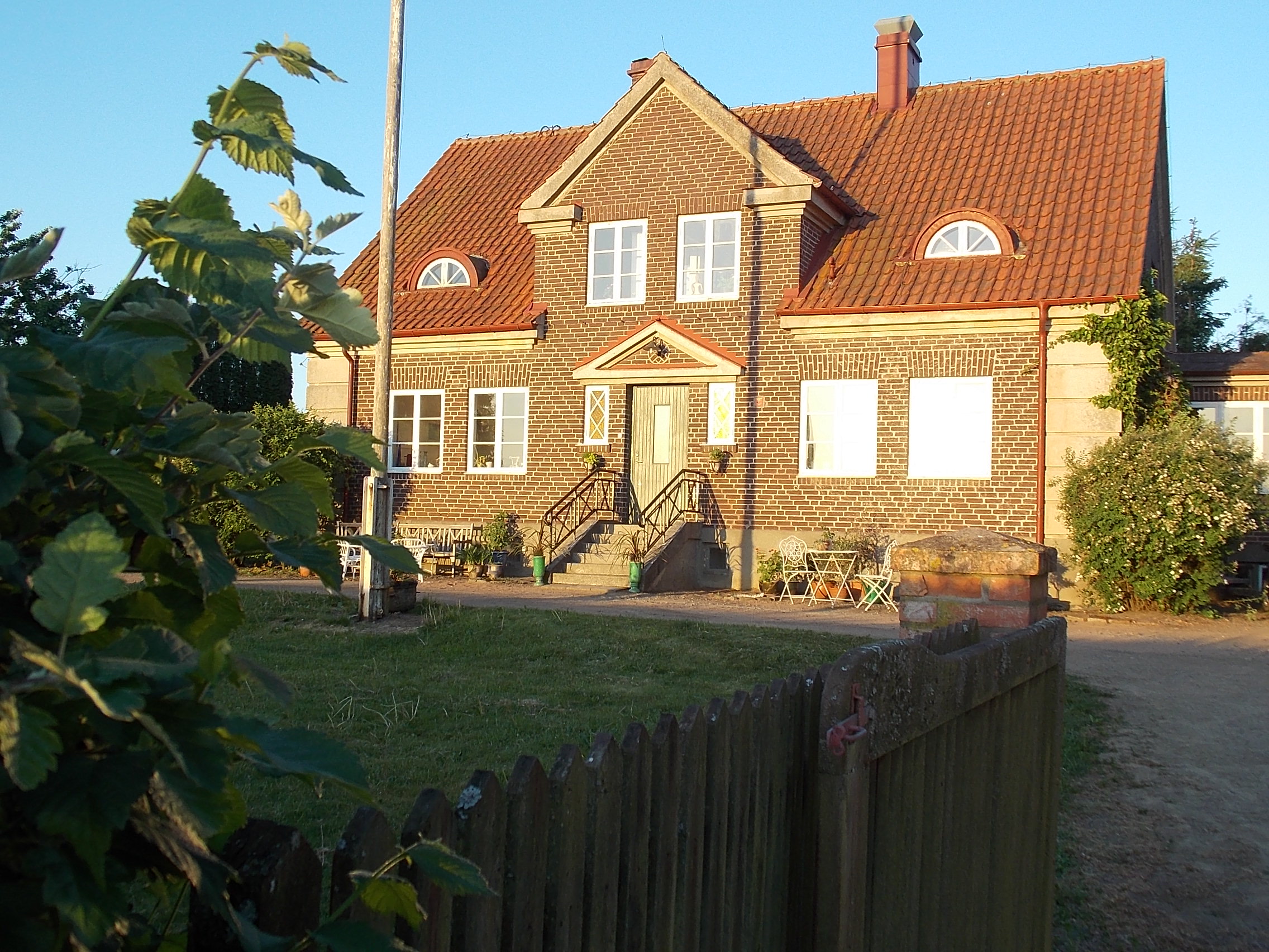 r71, Whole house, including the cottage